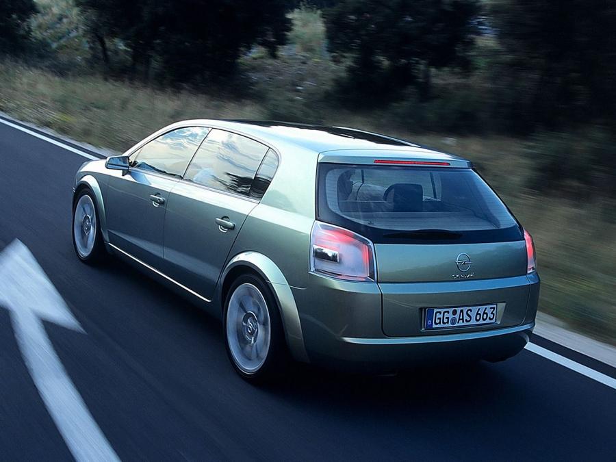  Opel Signum 2 Concept 2001 года  (фото 24 из 25)